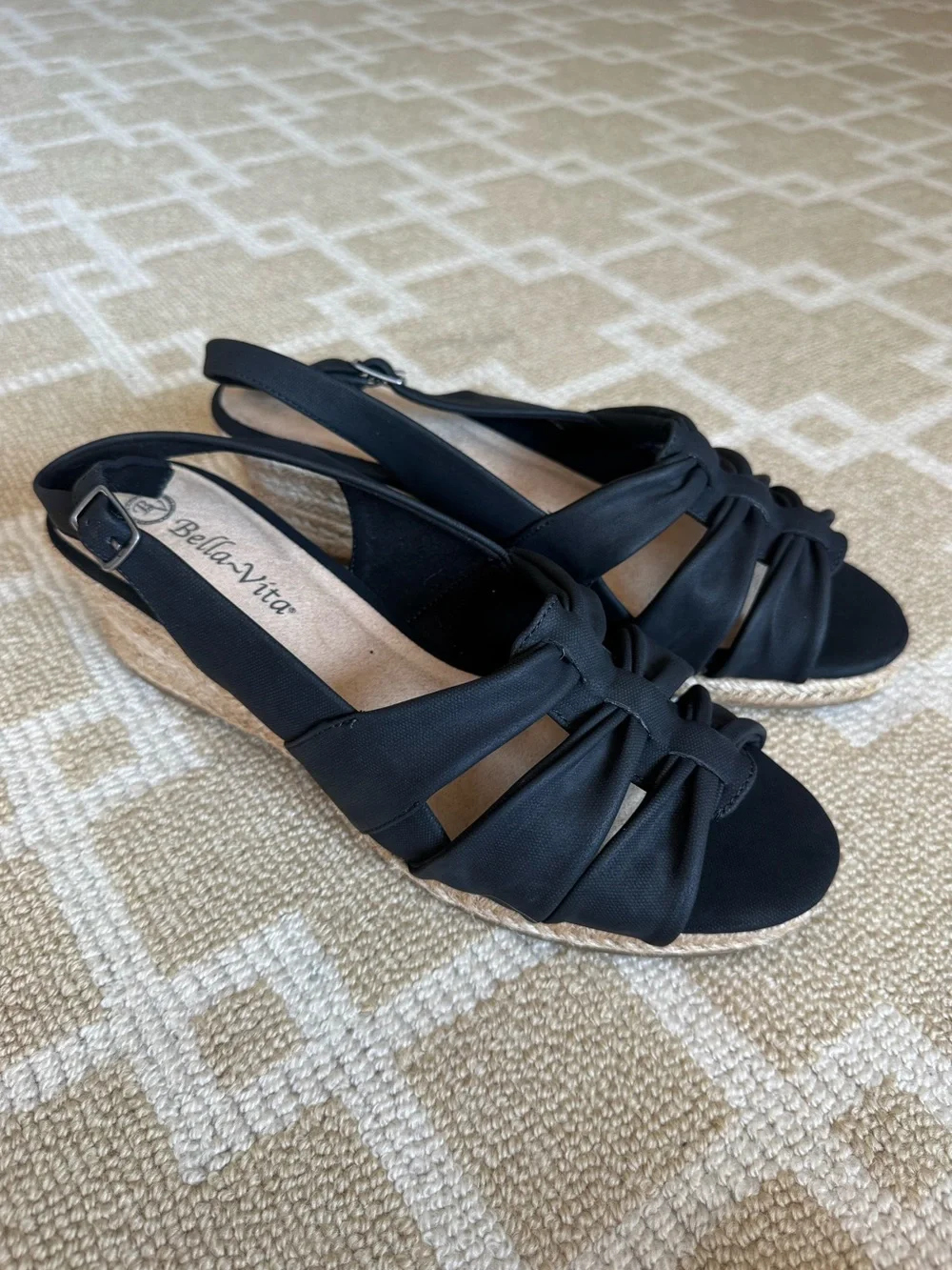 Bella Vita Cheerful Espadrille Wedge Sandals Black Linen Print Size 9.5 W